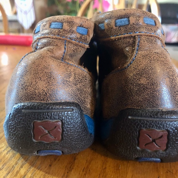 Twisted X lace up loafer size 1.5 Y - Picture 2 of 4